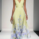 Paula | Maxikleid aus Chiffon mit Blumen hellblau und V-Ausschnitt